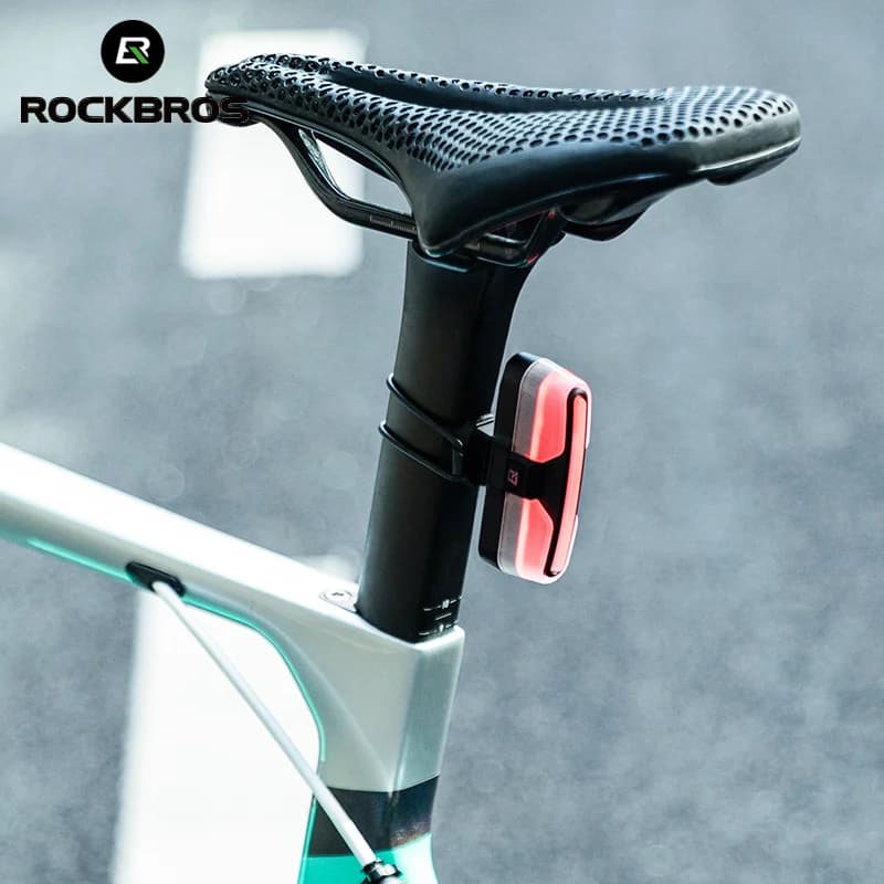 Feu arrière de vélo intelligent avec détection de freinage