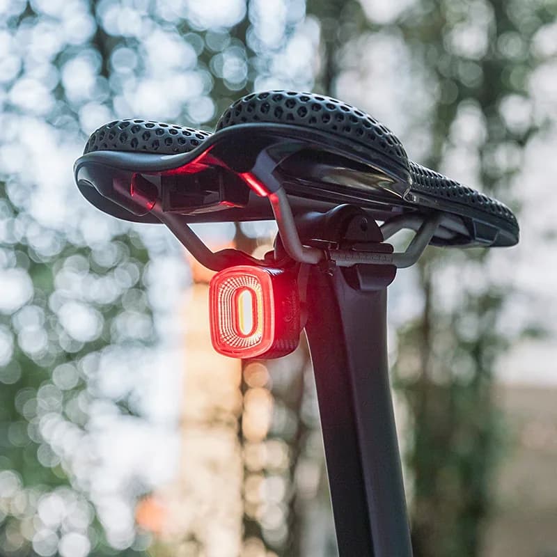 Feu arrière vélo intelligent Type-C avec détection de freinage IPX6